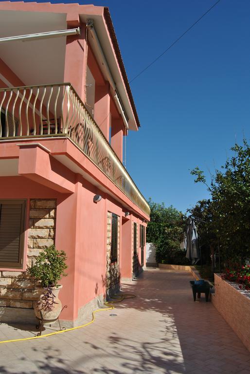 La Rosa Del Deserto Bed & Breakfast Scicli Exterior photo